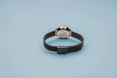 Bering Classic 13326-262 Damen Armbanduhr Roségold • Saphirglas • Milanaise-Armband, Bild 3