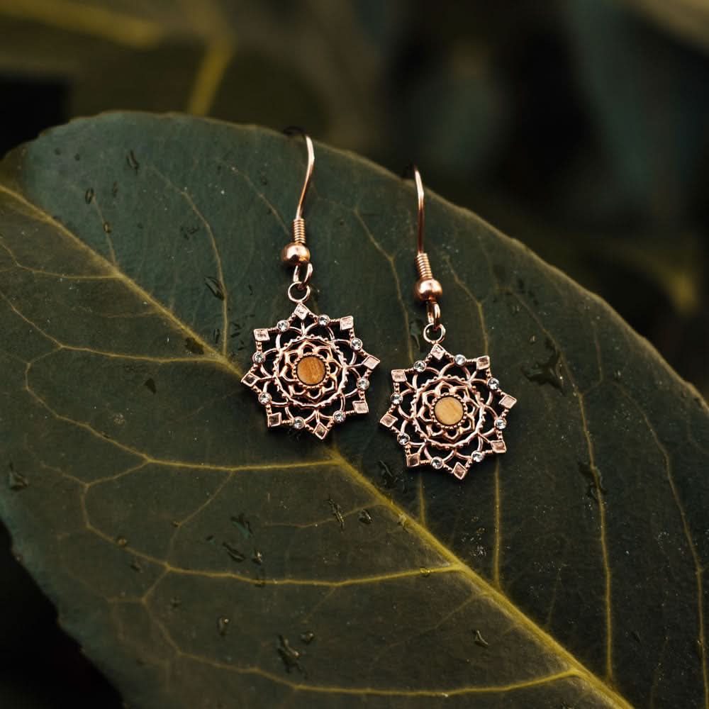 Aphonia Ohrhaenger Schneeflocke aus Holz Holzkern Modell Jewelry