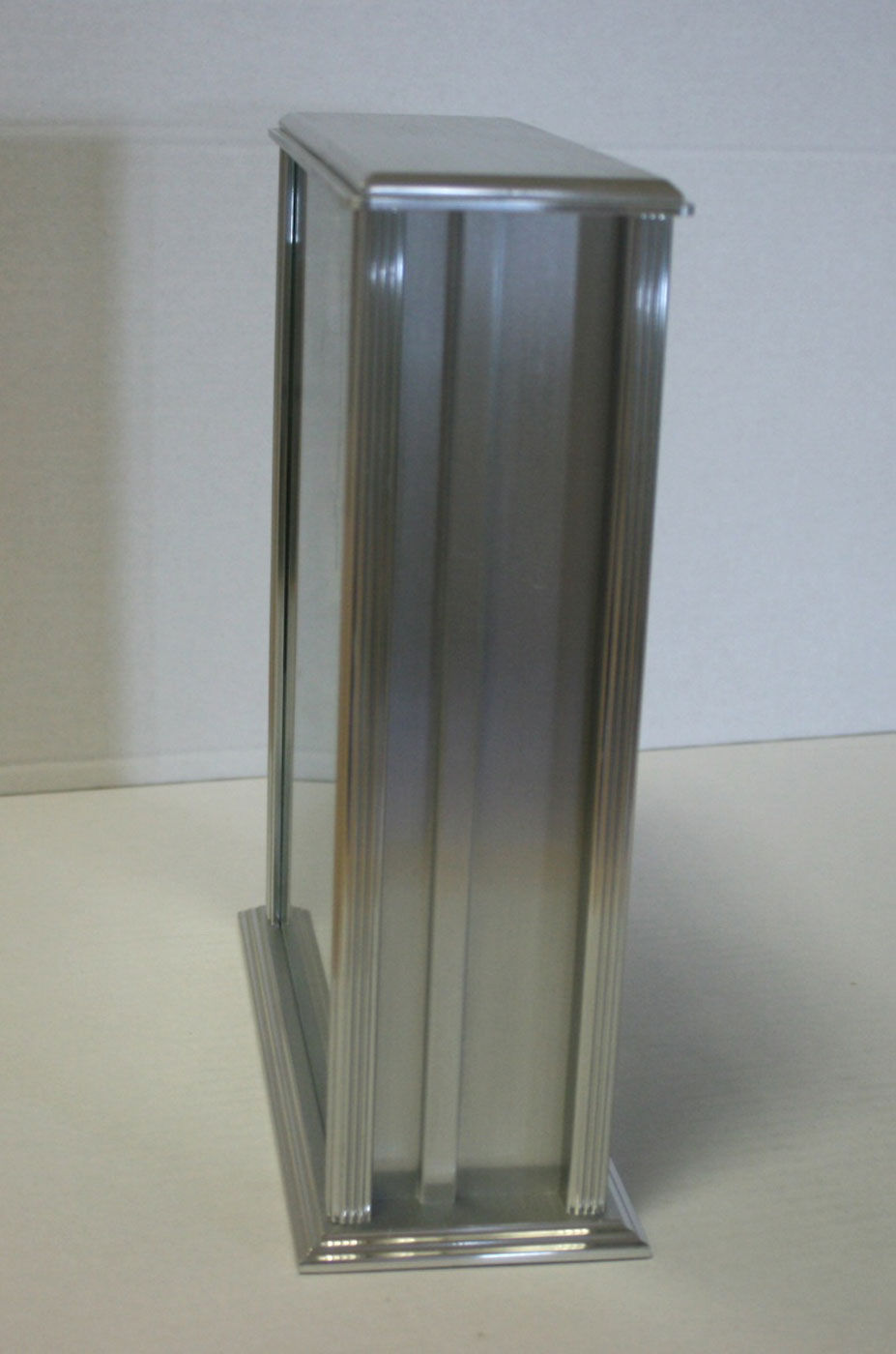 AMS Tischuhr 7x20x25 cm Metall • Funkpendeluhr • Zeitloses Design