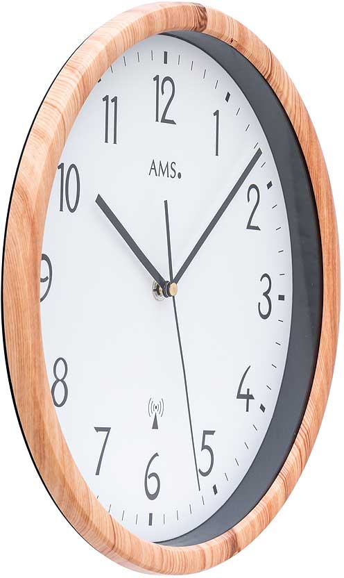AMS Wall Clock 30x30x6 cm Plastic • Radio-controlled • Timeless Design