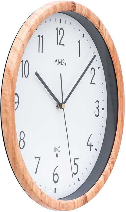 AMS Wall Clock 30x30x6 cm Plastic • Radio-controlled • Timeless Design