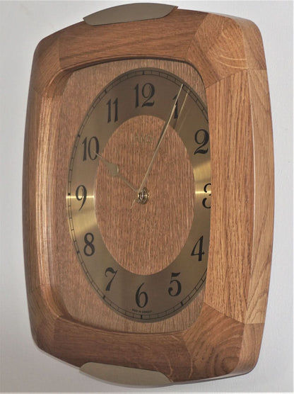 AMS Wanduhr 28x27 cm Eiche • Funkgesteuert • Arabische Ziffern