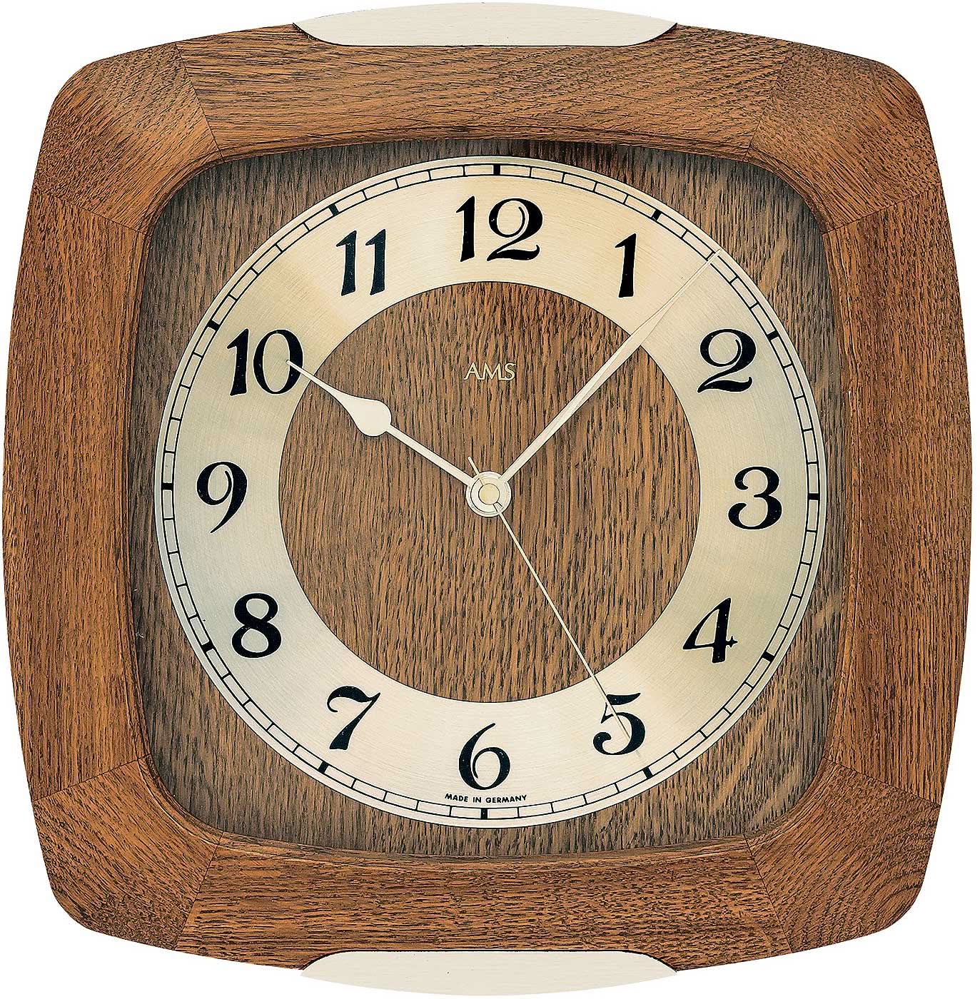 AMS Wanduhr 28x27 cm Eiche • Funkgesteuert • Arabische Ziffern