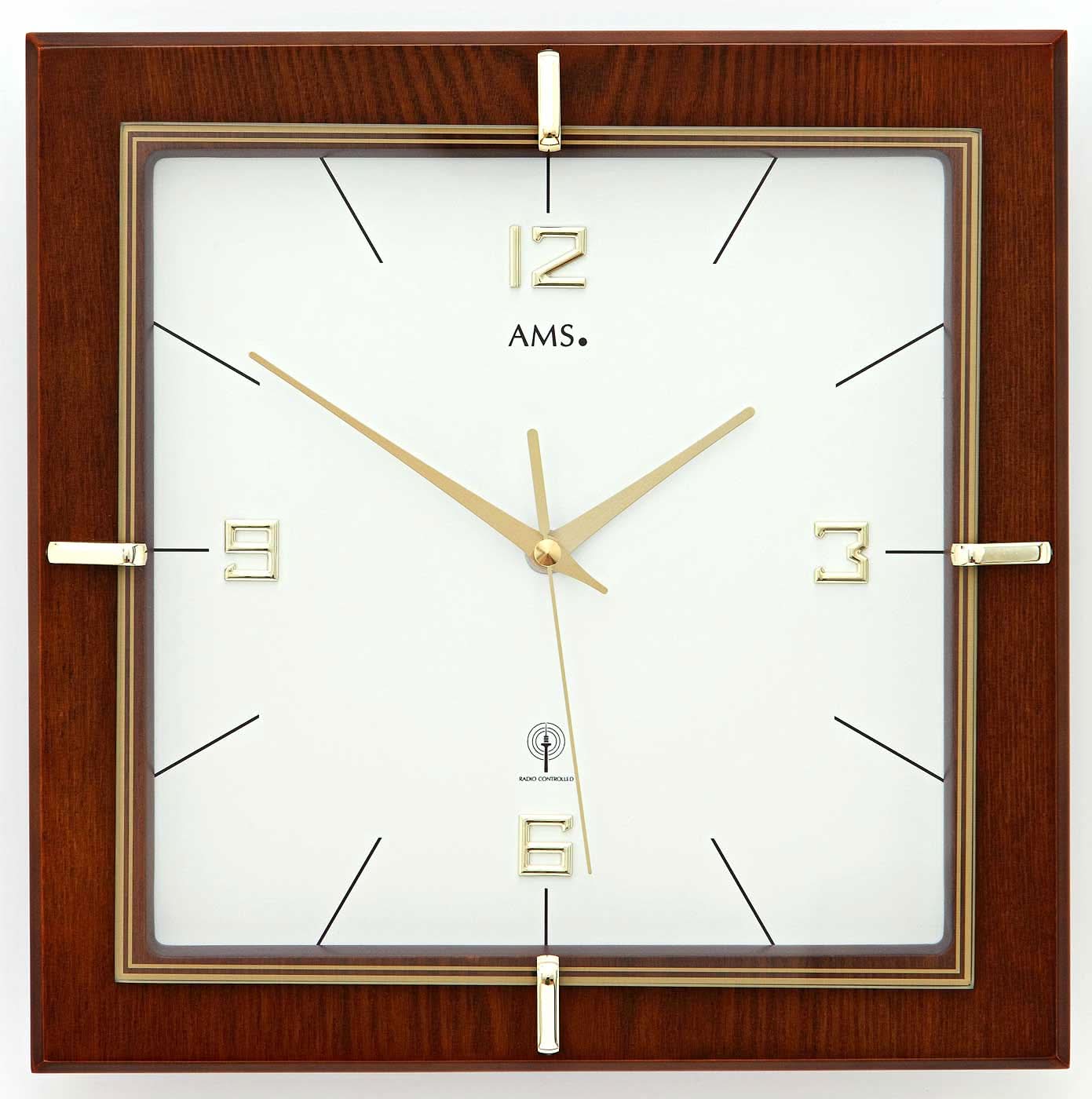 AMS Wanduhr 29x29x5 cm Walnuss • Modernes Design • Funkgesteuert
