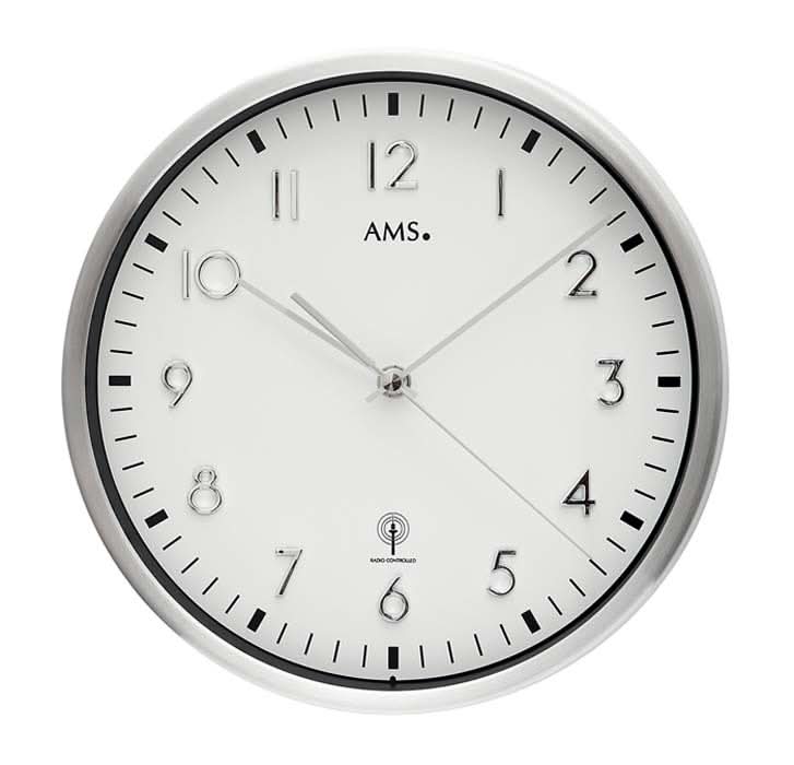 AMS Wanduhr 25 cm Ø Aluminium • Funkgesteuert • Modernes Design