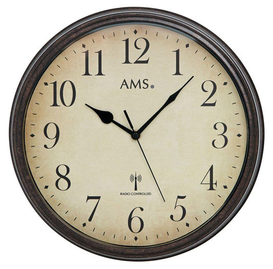AMS Wanduhr 32x32x5 cm Metall • Funkgesteuertes Quarzwerk • Wettergeschütztes Vintage-Design