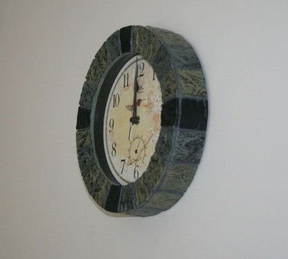 AMS Wanduhr 26x26x6 cm Kunststoff • Funkwerk • Wetterfest