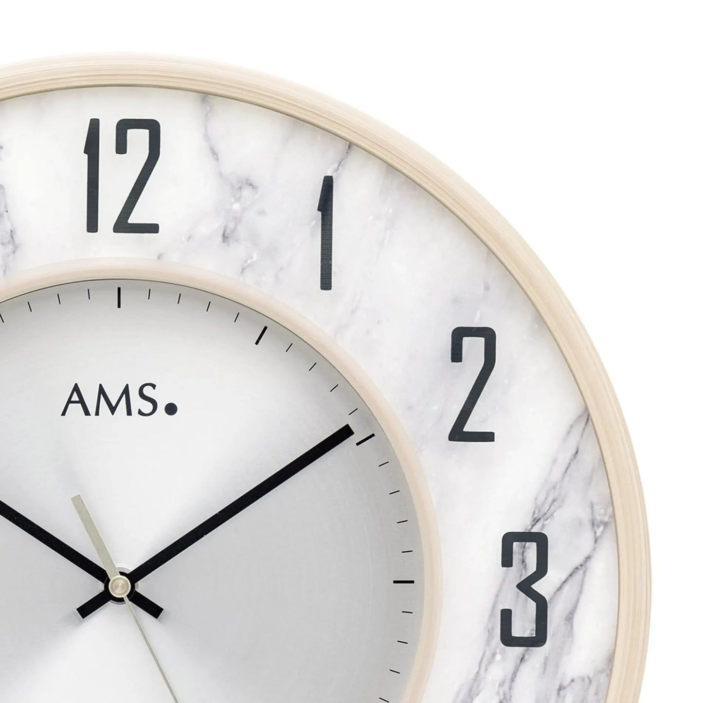 Wanduhr-Zifferblatt mit Marmoroptik, beigem Rand, großen schwarzen Ziffern 12 und 2