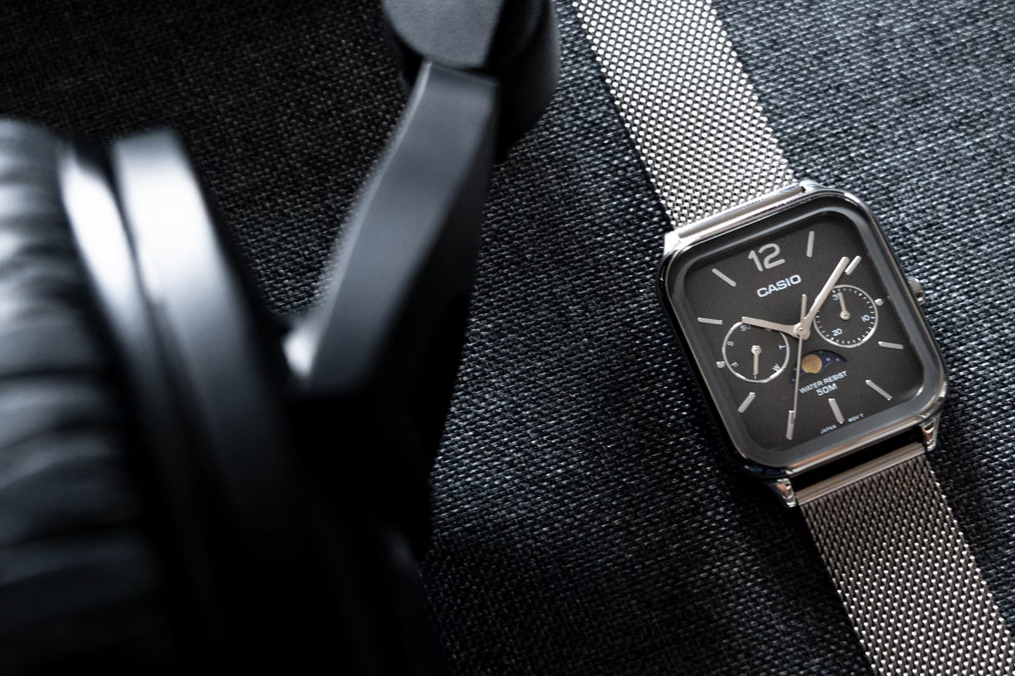 Casio Timeless Collection MTP-M305M-8AVER Herrenuhr • Mondphasenanzeige • Mesh-Armband