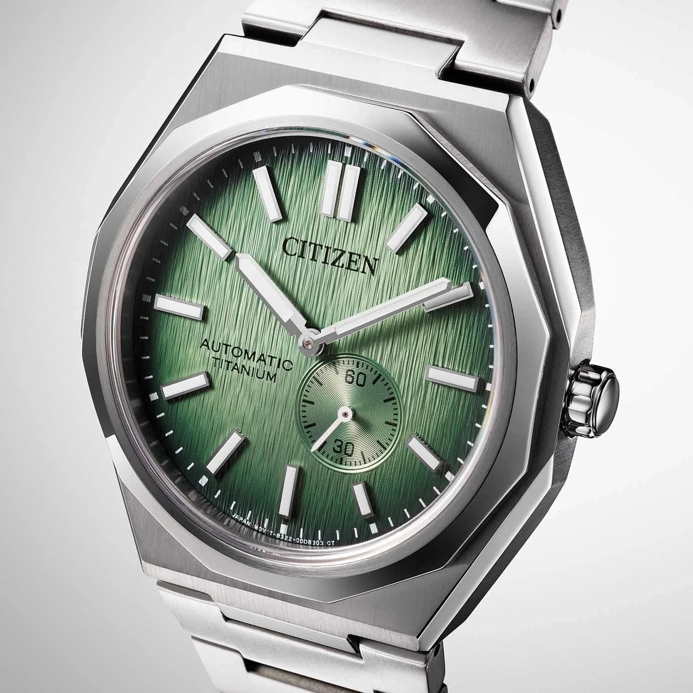 Herrenarmbanduhr mit grünem Zifferblatt, Indizes und Datumsanzeige, Titan