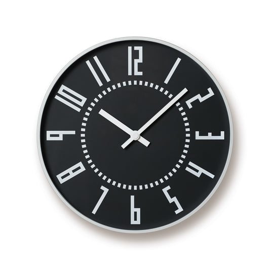 Runde Wanduhr mit schwarzem Zifferblatt und weißen römischen Ziffern