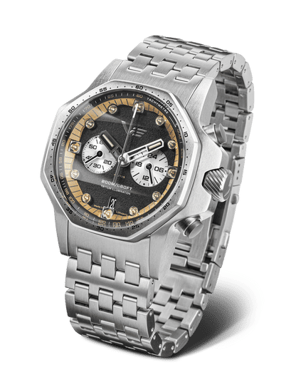 Herrenarmbanduhr mit silbernem Metallband, dunklem Zifferblatt und goldenen Details
