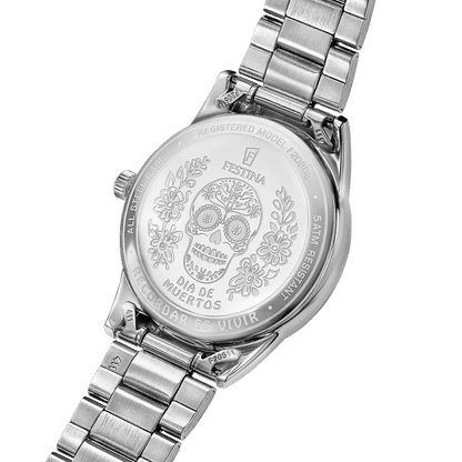 Festina Armbanduhr mit graviertem Gehäuseboden und Totenkopf-Motiv