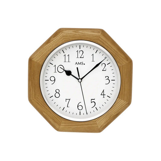 Wanduhr mit Eichenholzrahmen, weißem Zifferblatt, schwarzen Zeigern und Mineralglas