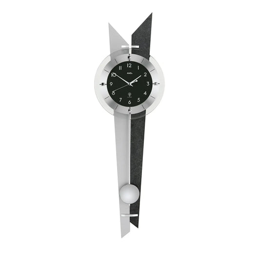 Wanduhr mit rundem Zifferblatt, schieferfarbenem Element und Pendel unten