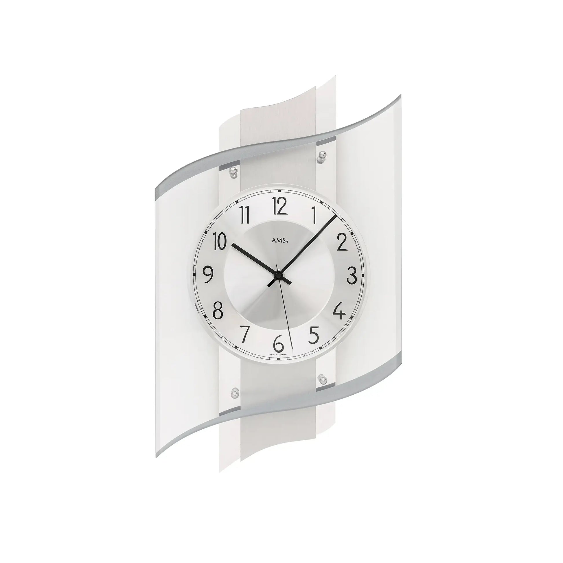 Wanduhr mit hellem Holzdekor, rundem Zifferblatt und schwarzen Zeigern