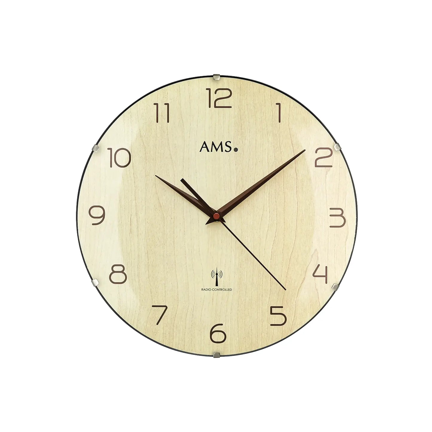 Runde Funk-Wanduhr mit Holz-Ziffernblatt, schwarzen Zeigern und arabischen Ziffern