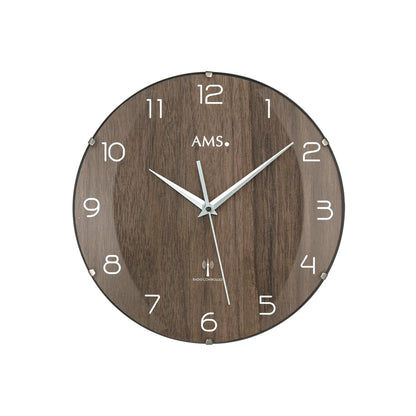 AMS Funk-Wanduhr, nussbaumfarbene Holzoptik, weiße Ziffern und Zeiger