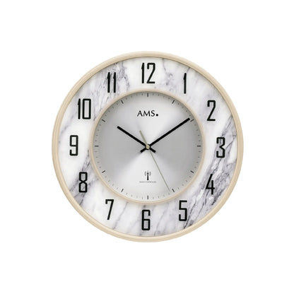 Runde AMS Funk-Wanduhr mit marmorierter Einfassung, großen arabischen Ziffern und Mineralglas