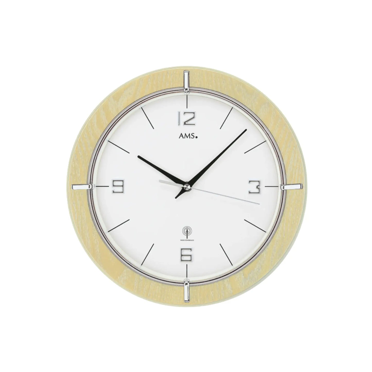Runde Wanduhr mit Ahornrahmen, weißem Zifferblatt und schwarzen Zeigern, Mineralglas