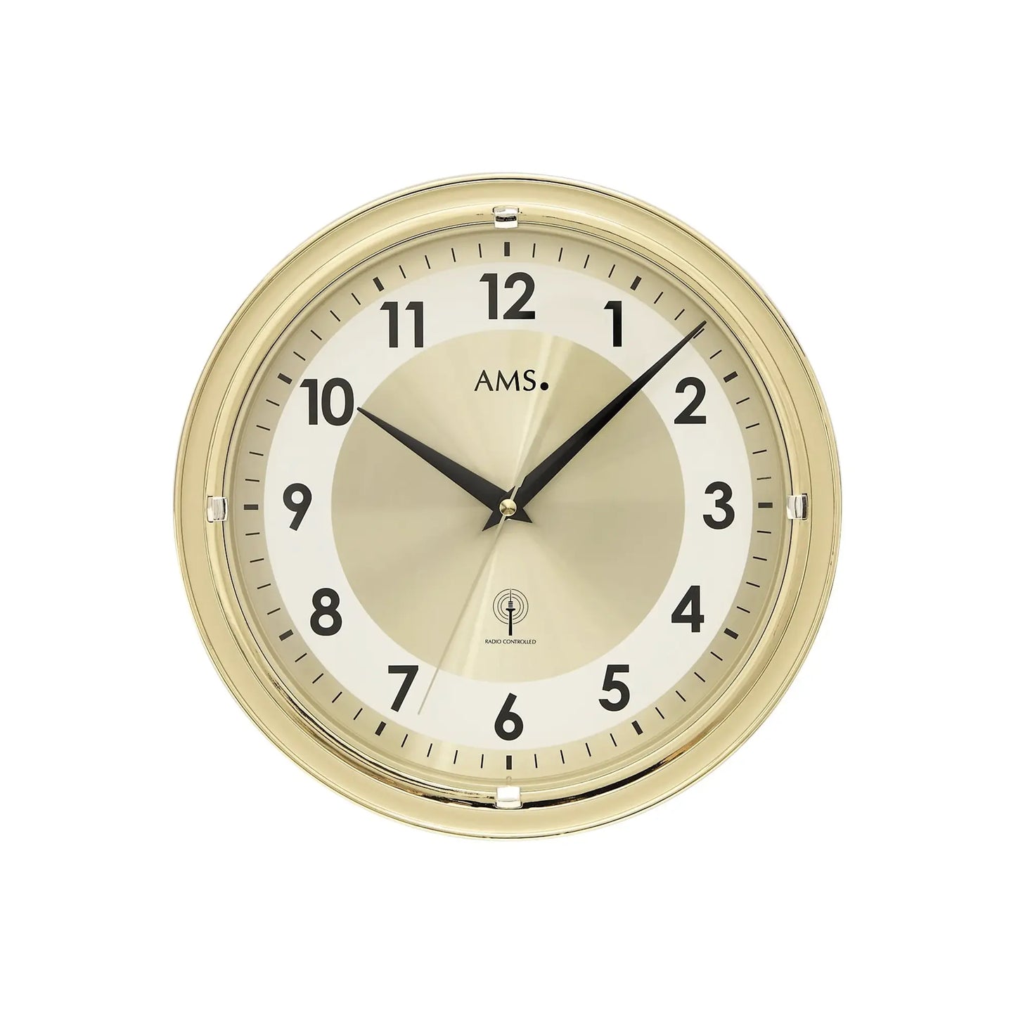 AMS Wanduhr mit Messingrahmen, beigem Zifferblatt, schwarzen arabischen Ziffern und Zeigern