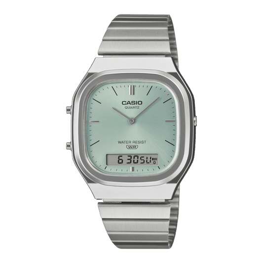 Casio Armbanduhr mit silbernem Edelstahlarmband und hellblau-grünem Zifferblatt