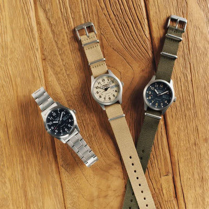 Seiko 5 Sports Herrenarmbanduhr-Set: schwarzes Zifferblatt mit Metall- und Textilband