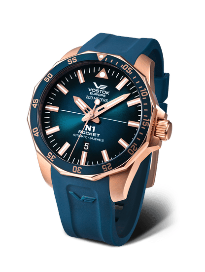 Herrklocka med rund blå urtavla, roséguldfärgad boettring och blått silikonarmband