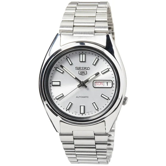Seiko 5 Sports Herrenarmbanduhr mit silbernem Band, weißem Zifferblatt und Tag-/Datumsfenster