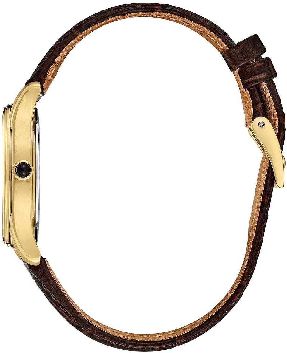 Seiko Damenuhr mit braunem Lederarmband und goldfarbener Lünette von der Seite