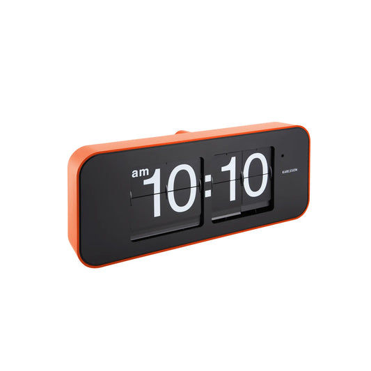 Karlsson Wide Flip-Wanduhr seitlich, orangefarbener Rahmen, Anzeige 10:10