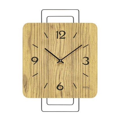 Wanduhr aus Wildeiche mit Holzoptik, analoge Ziffern und schwarze Zeiger, AMS-Logo