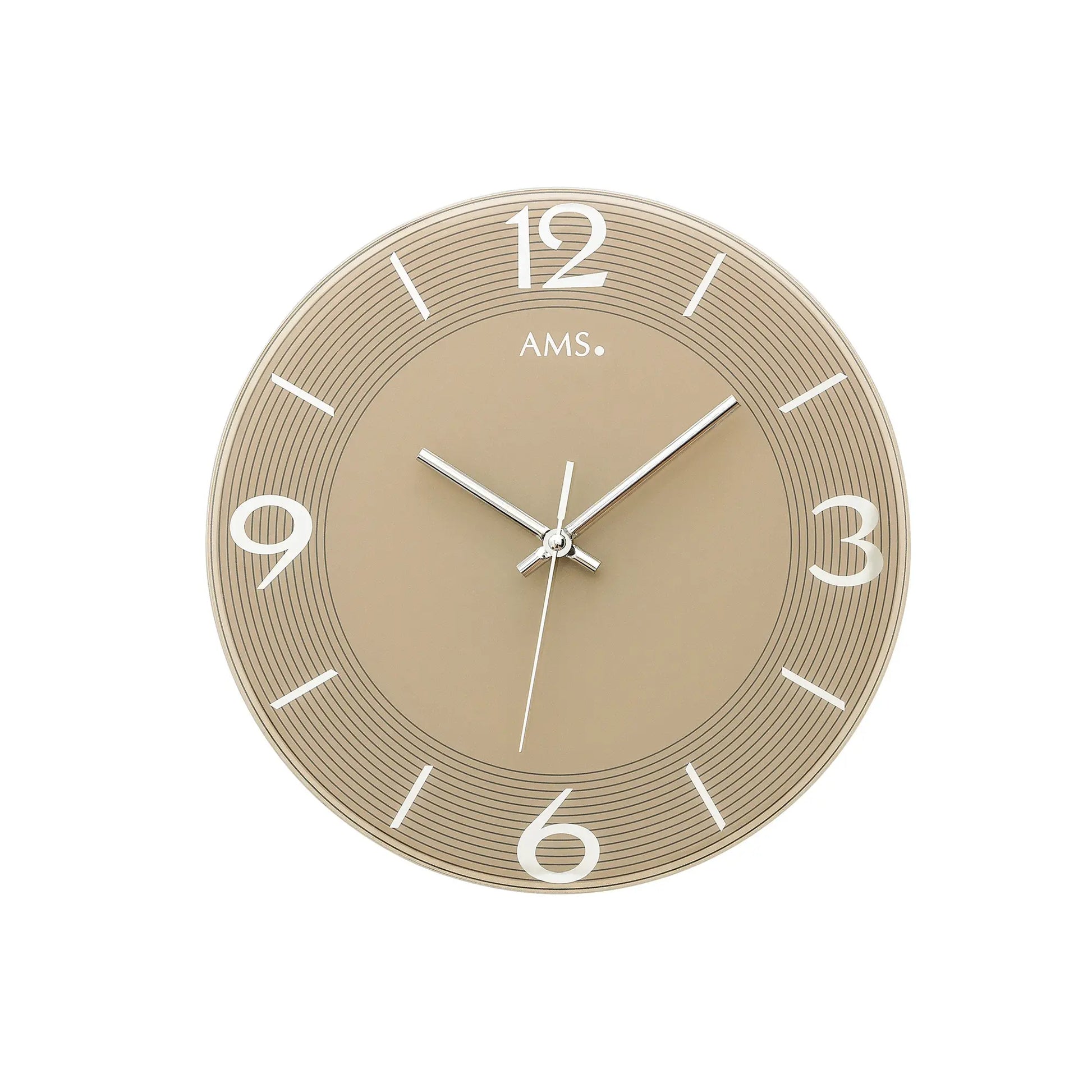 Wanduhr mit beigem Zifferblatt und silbernen Zeigern, römische Ziffern