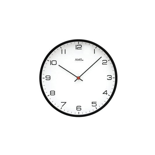 Wanduhr mit schwarzem Metallrahmen, weißem Zifferblatt und roten Zeigern, AMS.