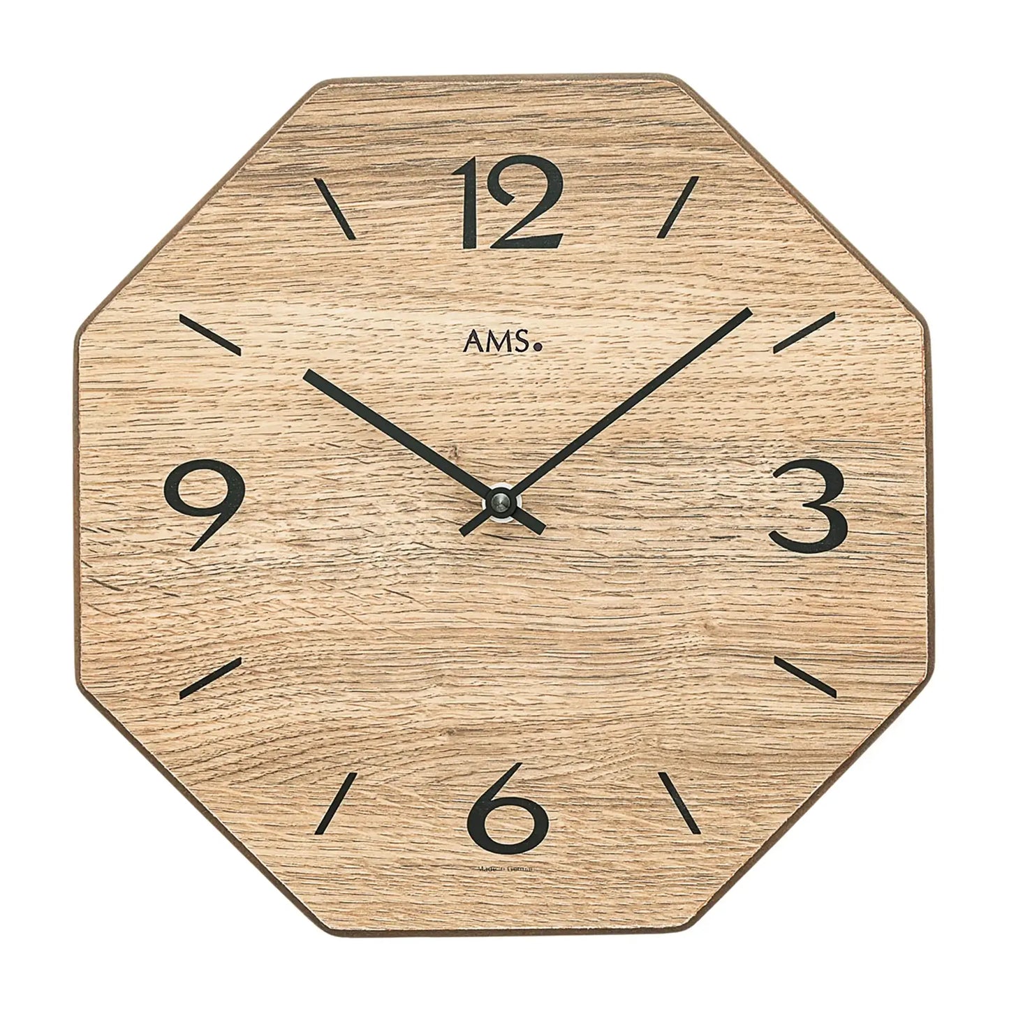 Achteckige Wanduhr mit naturfarbenem Holzgehäuse, schwarzen Zahlen und Zeigern