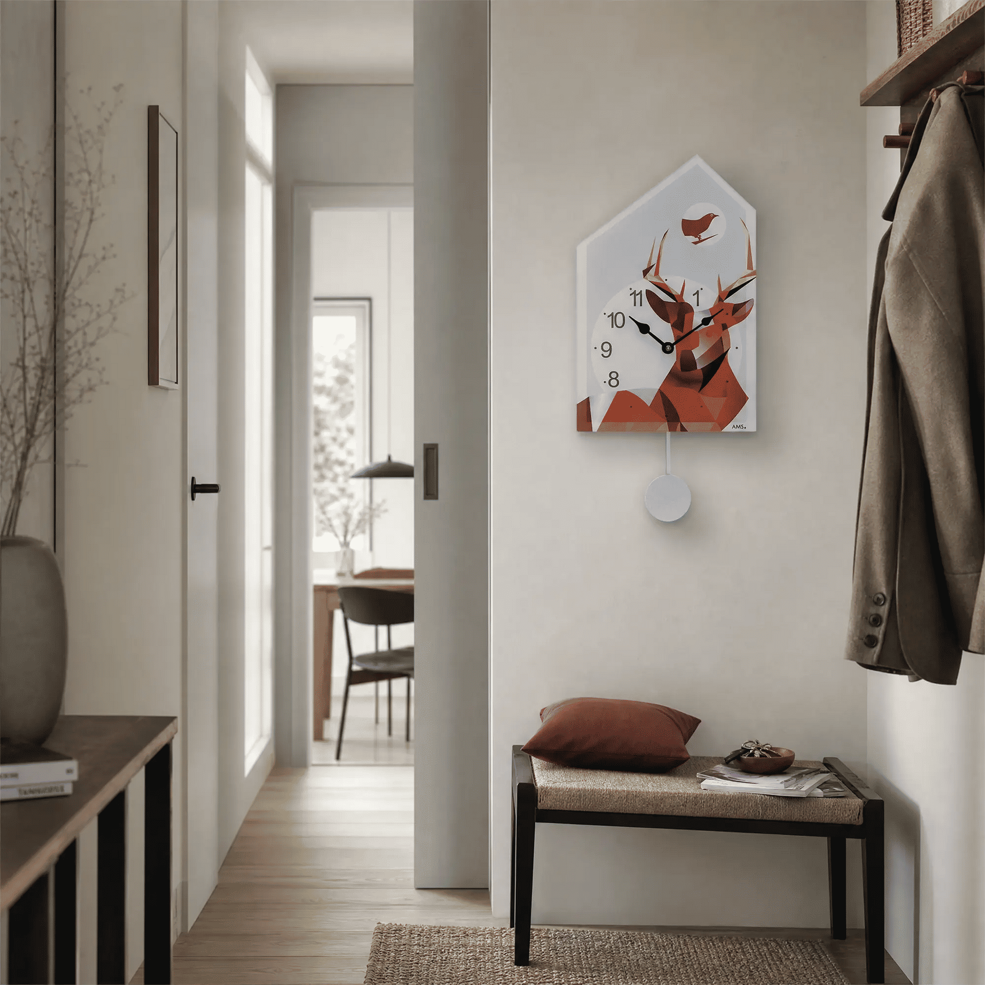 Pendel-Wanduhr mit Vogelmotiv und rundem weißem Pendel