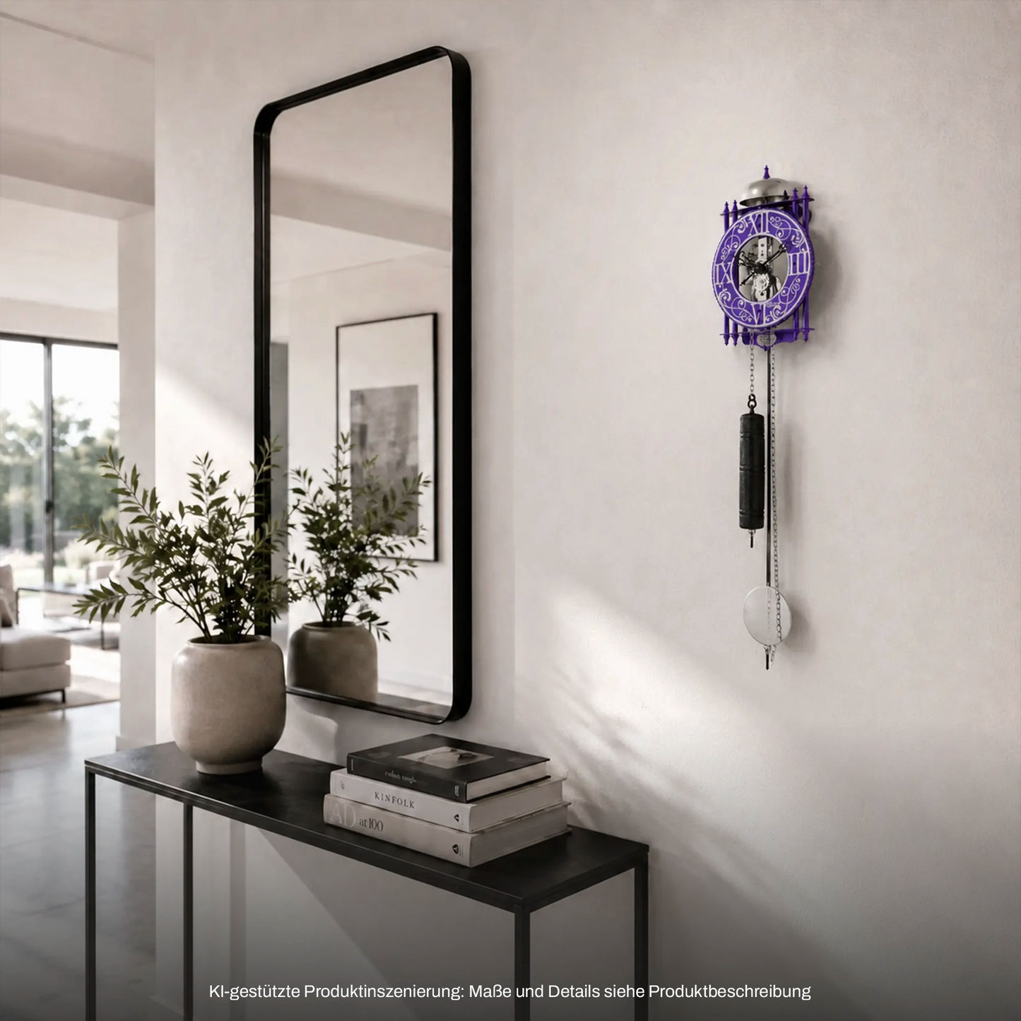 Wanduhr mit violettem Skelett-Zifferblatt und Pendelgewicht an der Wand