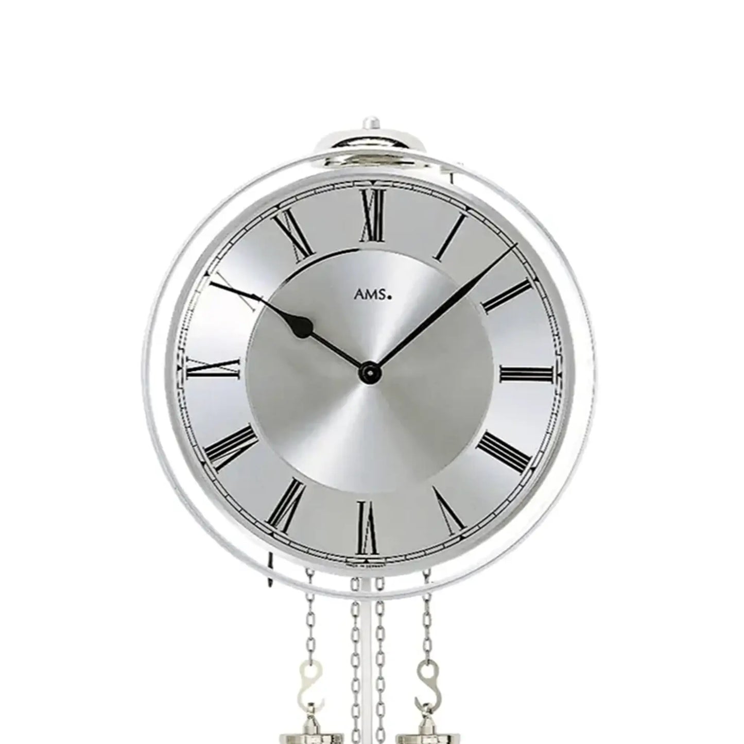 AMS Wanduhr mit silbernem Rundzifferblatt, römischen Zahlen und Kettenpendel