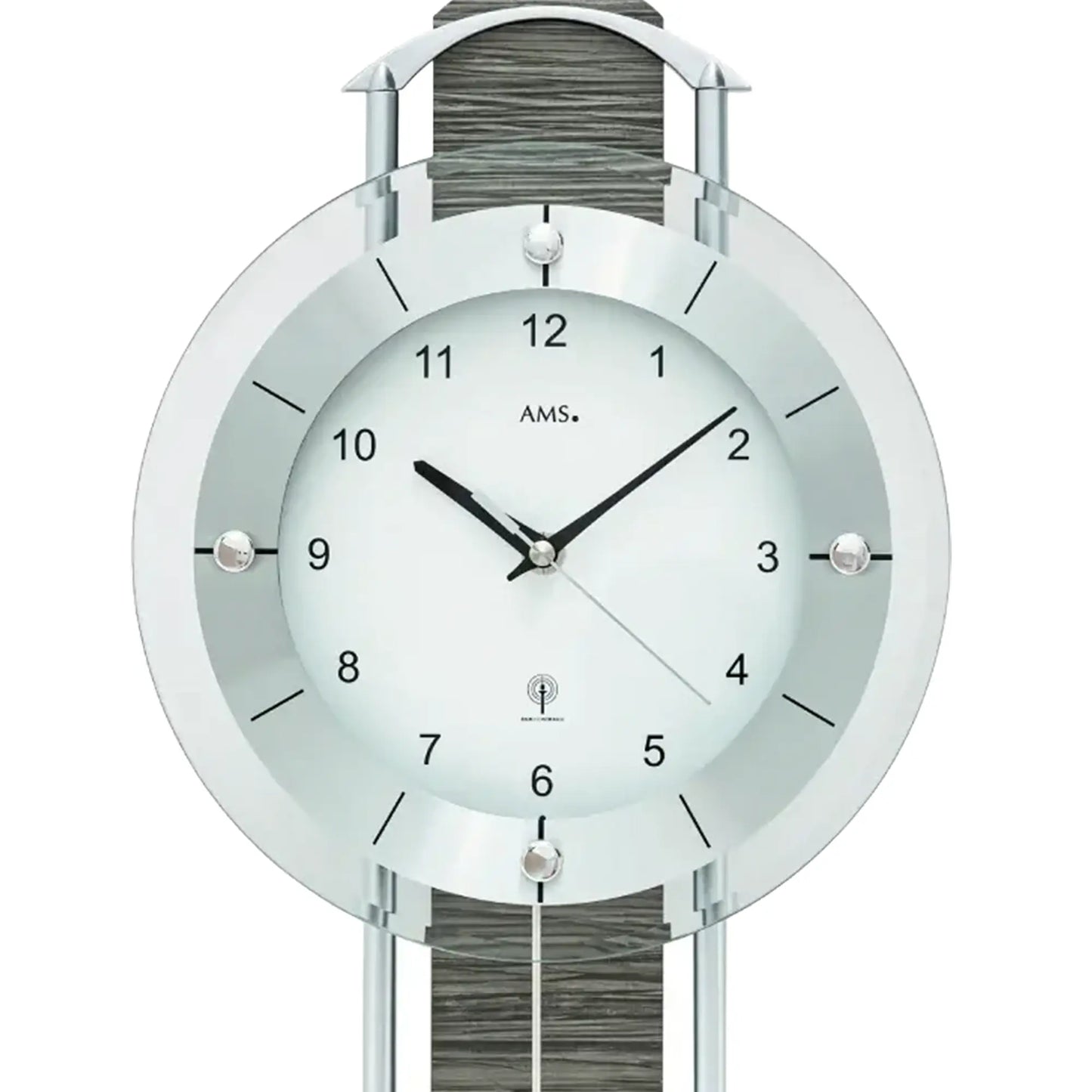 AMS Wanduhr: weißes Ziffernblatt mit schwarzen Zeigern und Pendelwerks-Details