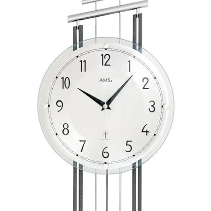 Wanduhr-Zifferblatt mit AMS.-Aufdruck, schwarzen Zeigern und Minutenmarkierungen