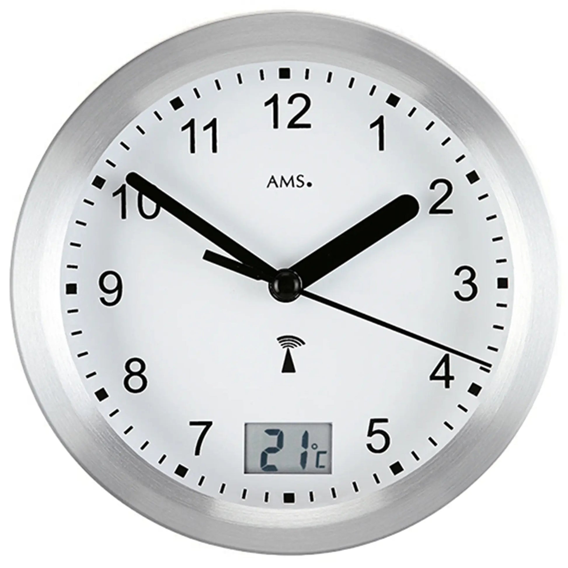 Silberne Wanduhr mit weißem Zifferblatt, schwarzen Zeigern, Funk-Symbol und Digitalanzeige 21