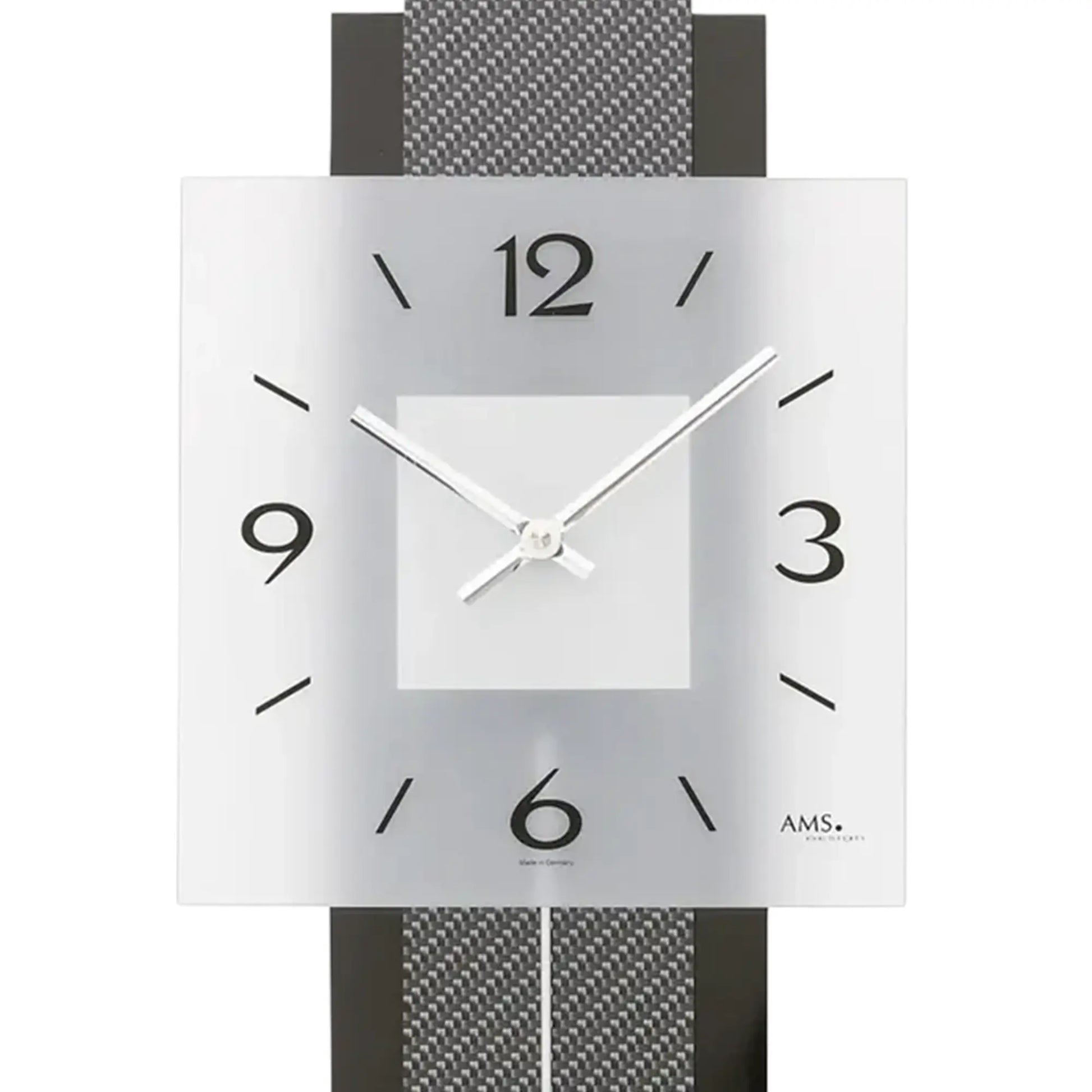 AMS Wanduhr: quadratisches Ziffernblatt mit arabischen Zahlen 1–12 und silbernen Zeigern