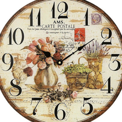 Nahansicht der Wanduhr: Postkartenoptik, Blumenstrauß und arabische Ziffern auf Mineralglas