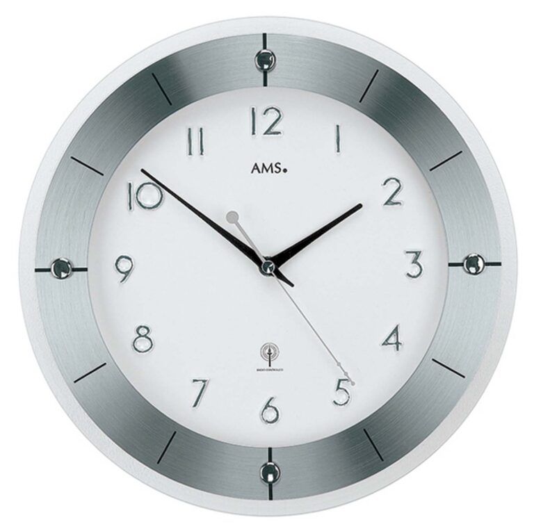 Neue Armbanduhren und Wanduhren 2015 - Zeit für etwas Neues?