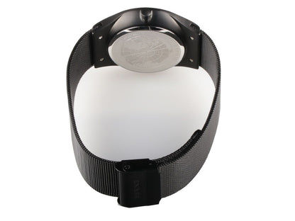 Bering Solar Armbanduhr mit schwarzer Rückseite und Mesharmband