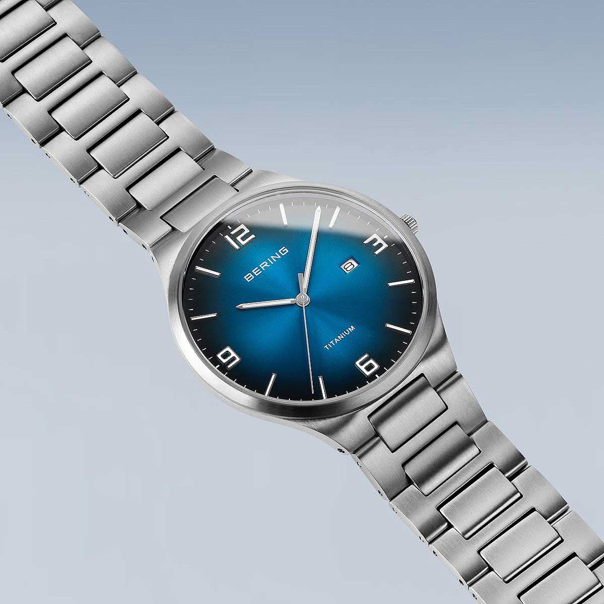 Montre Homme Bering Titanium 15240-777 • Verre Saphir • Bracelet en Titane