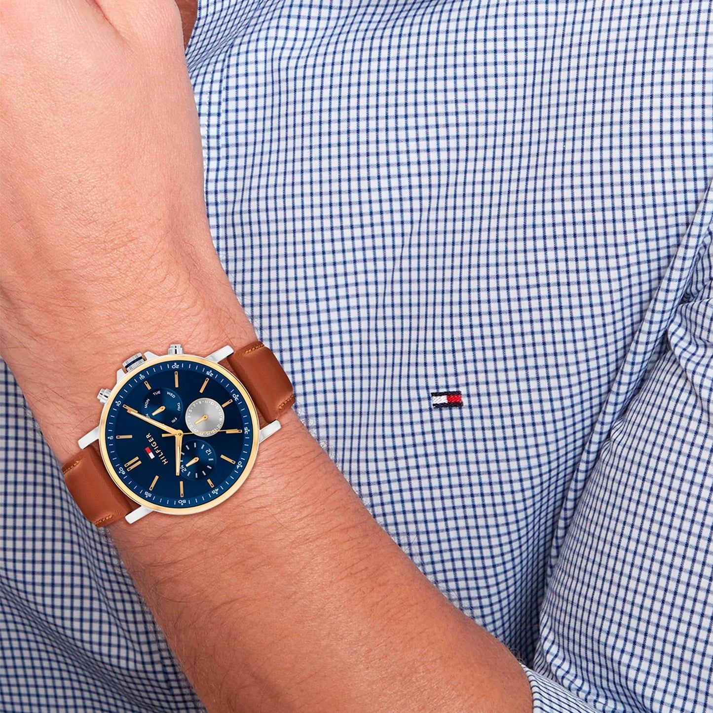 Zegarek męski Tommy Hilfiger z niebieską tarczą i brązowym skórzanym paskiem, kwarcowy