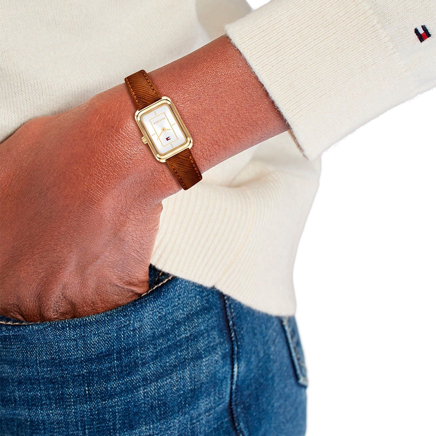 Tommy Hilfiger Daisy Damenarmbanduhr am Handgelenk, braunes Lederband, rechteckiges weißes Zifferblatt
