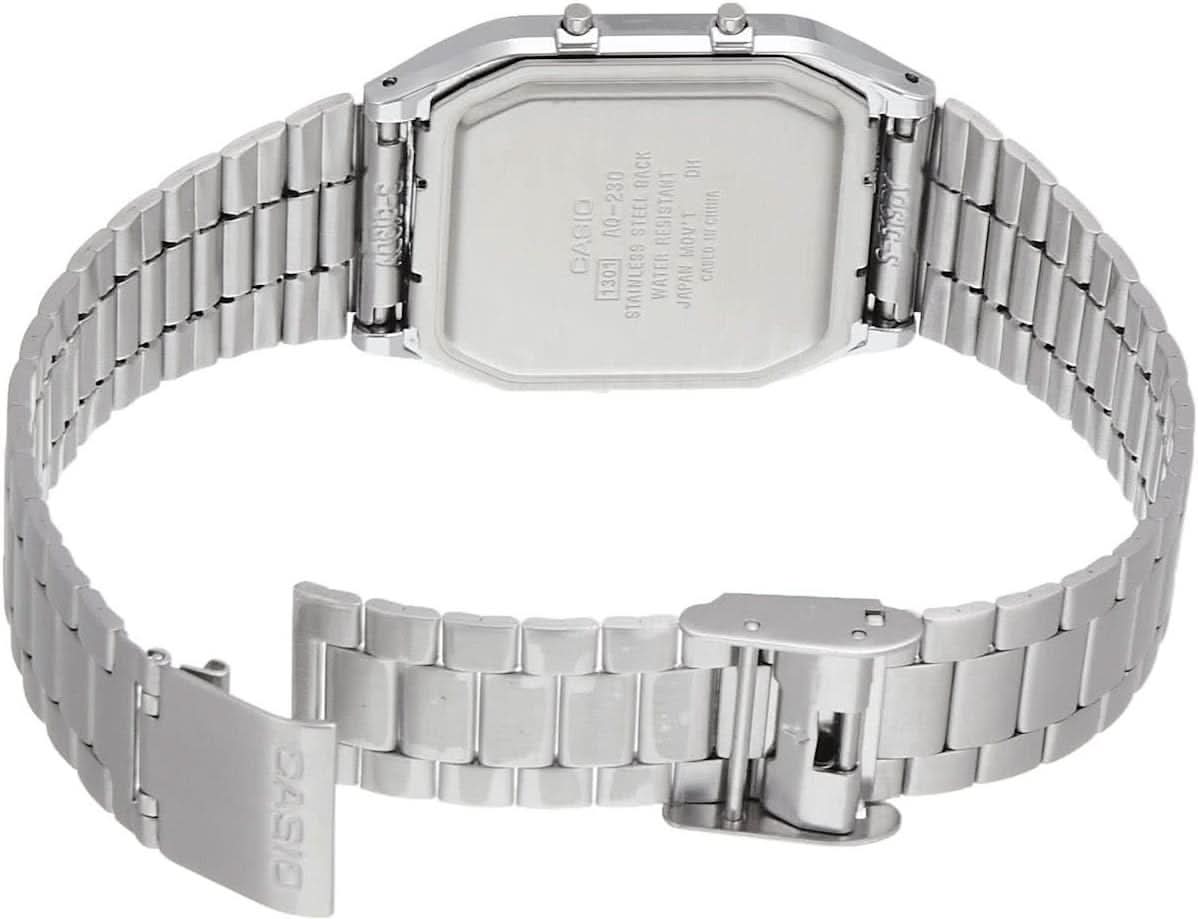 Zegarek Casio Vintage ze srebrną metalową bransoletą i prostokątną kopertą