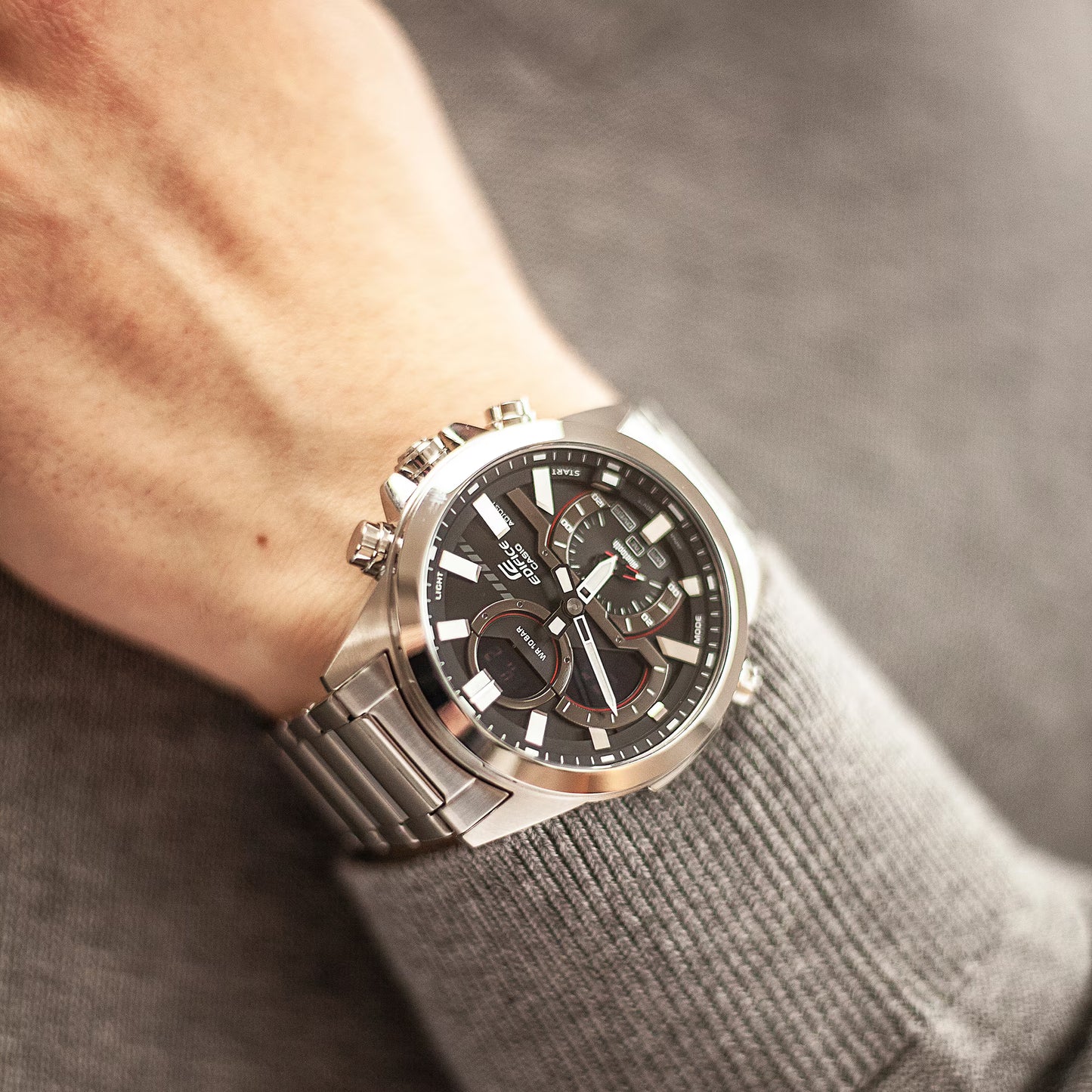 Montre pour homme Casio Edifice ECB-30D-1A • Montre connectée Bluetooth • Acier inoxydable & étanchéité 10 bars